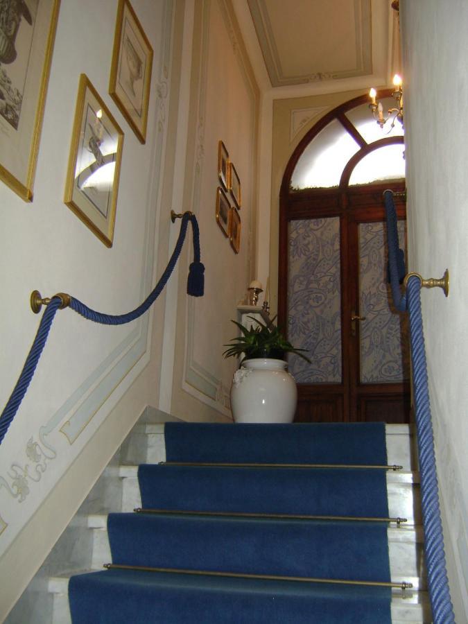 Villa Carlotta Con Piscina Lari Zewnętrze zdjęcie